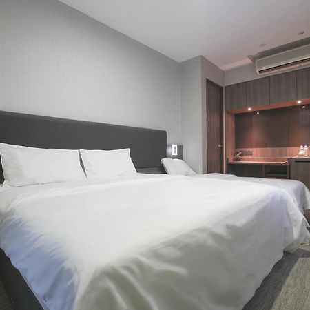 Amrise Hotel Kitchener สิงคโปร์ ภายนอก รูปภาพ